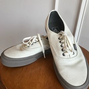 Van's tennis shoes - taupe and cream